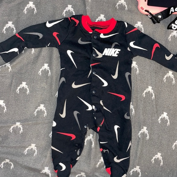 Newborn Nike Sleeper - Picture 1 of 3